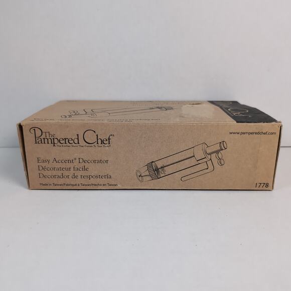 The Pampered Chef Easy Accent Decorator Cake Icing Frosting Kit 6 Tips 1778 - Picture 12 of 14